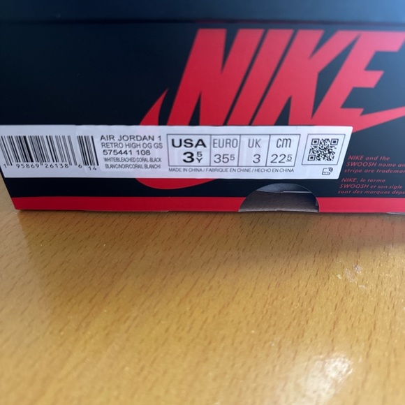 Air Jordan 1 Retro High OG - Picture 5 of 5